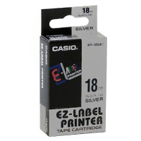Páska CASIO originální plastová samolepicí šíře 18mm, černá na stříbrném, návin 8m